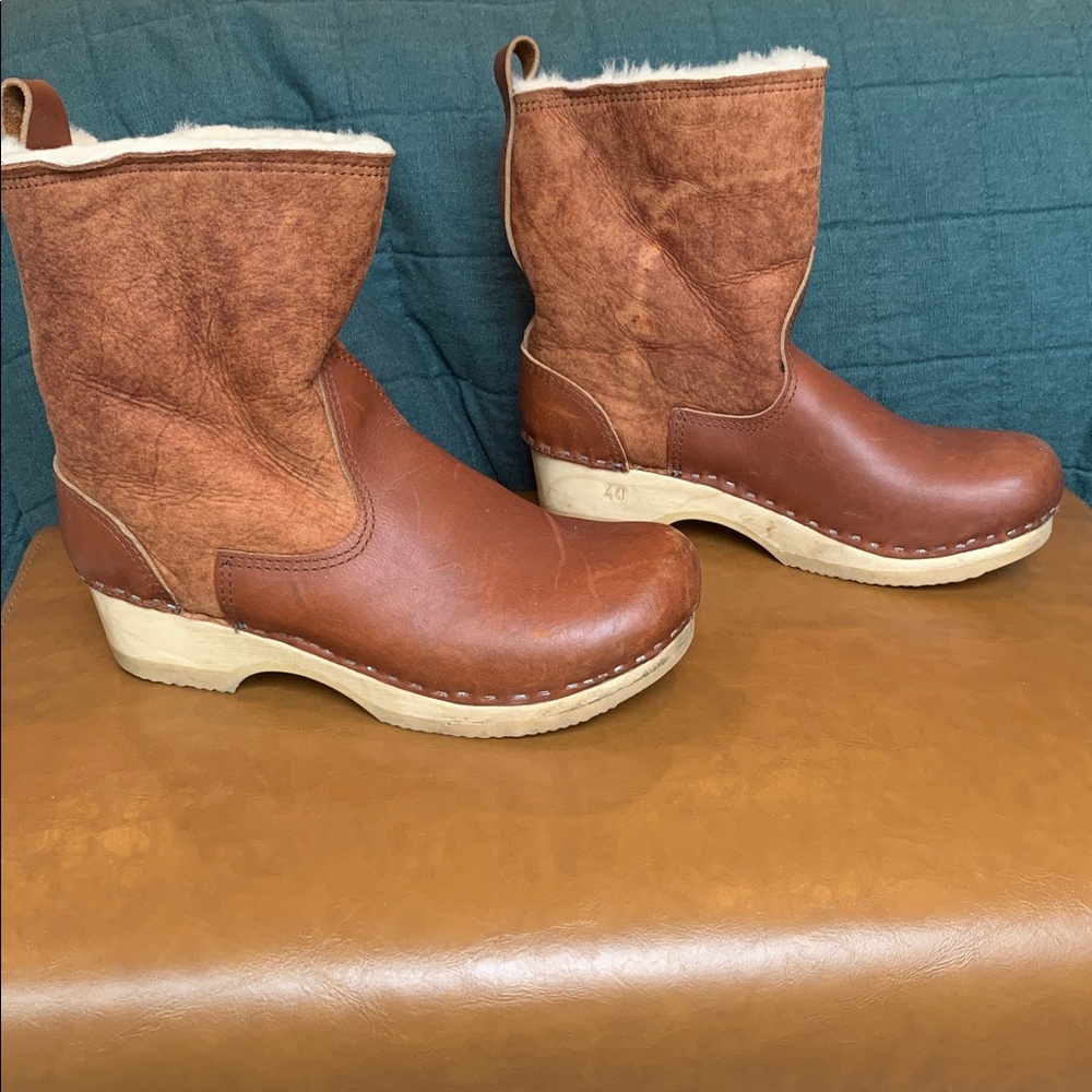 Sven Brown Leather Shearling-Lined Clog Boots